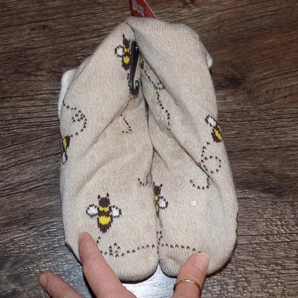 Disney Winnie the Pooh Slipper Socks Womens 4-10 Tan NEW Sherpa Lined Non-Slip